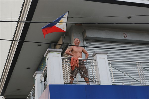 Жители Филиппин любят позировать!